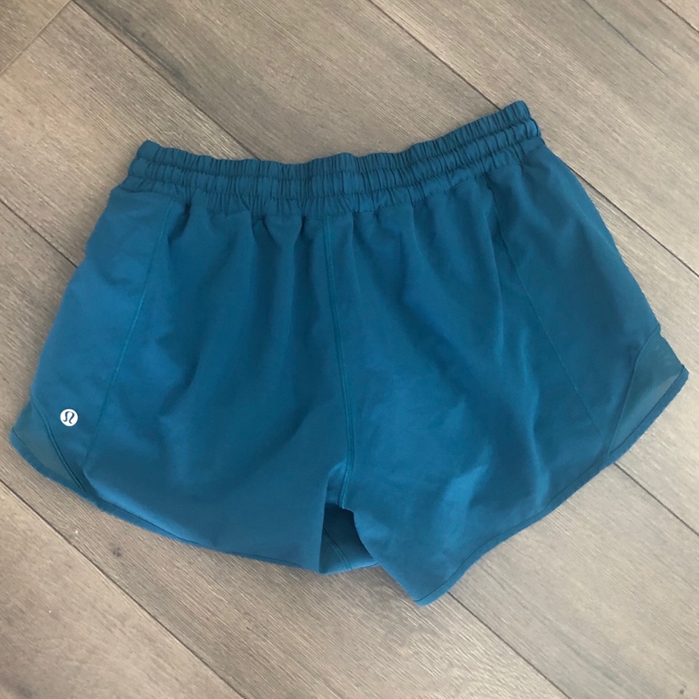 π Lululemon NILE BLUE Hotty hot short Sz. 6 2.5β - Picture 8 of 12